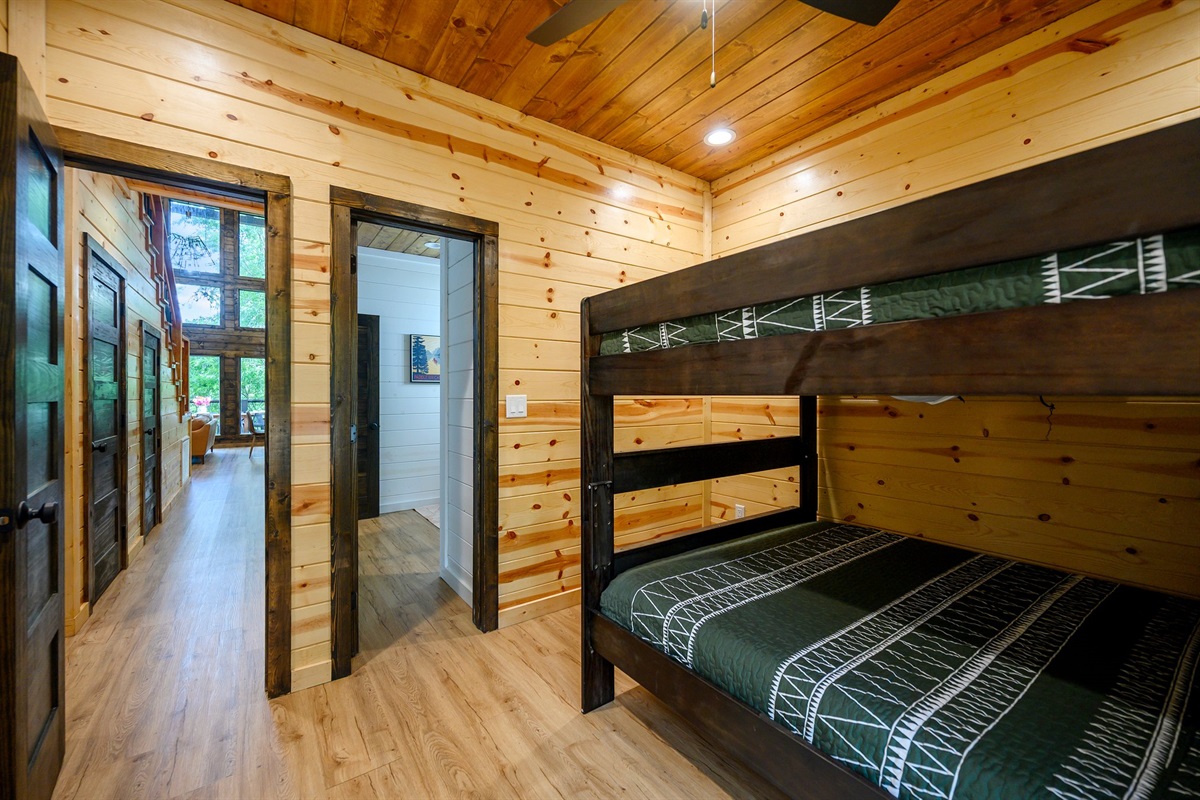 Queen over queen bunks great for