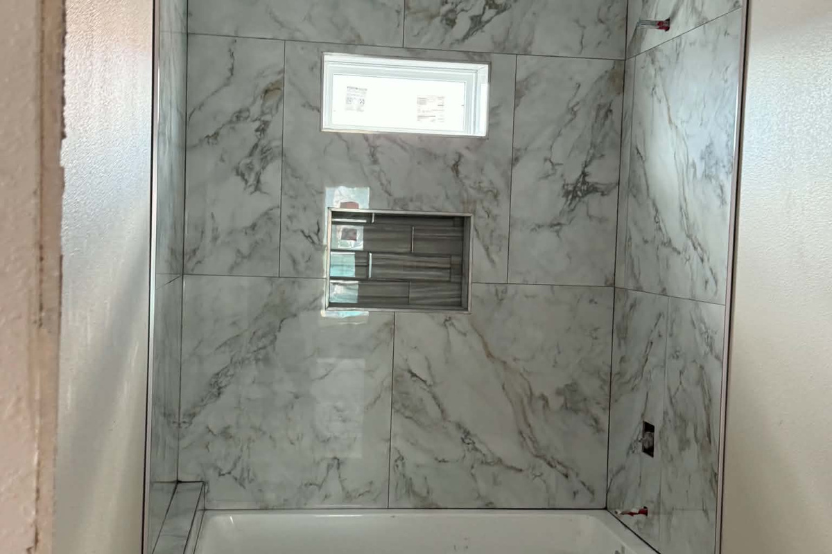 Guest bath with tub