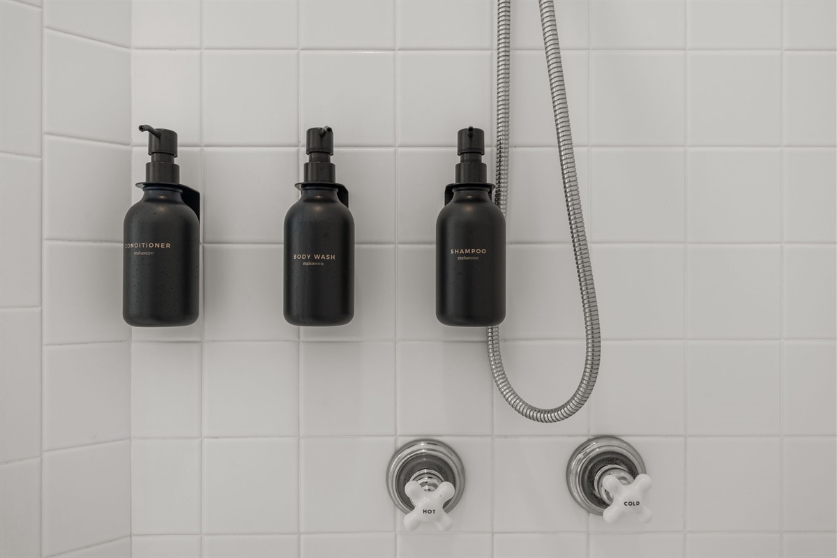 Hotel-Style Bath Amenities for a Refreshing Stay