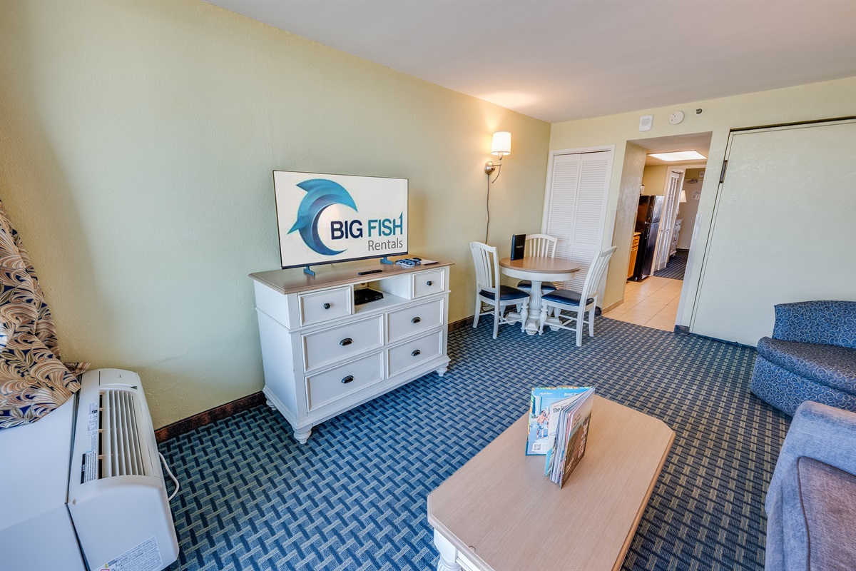 Living Room with Stunning Views🌊☀️