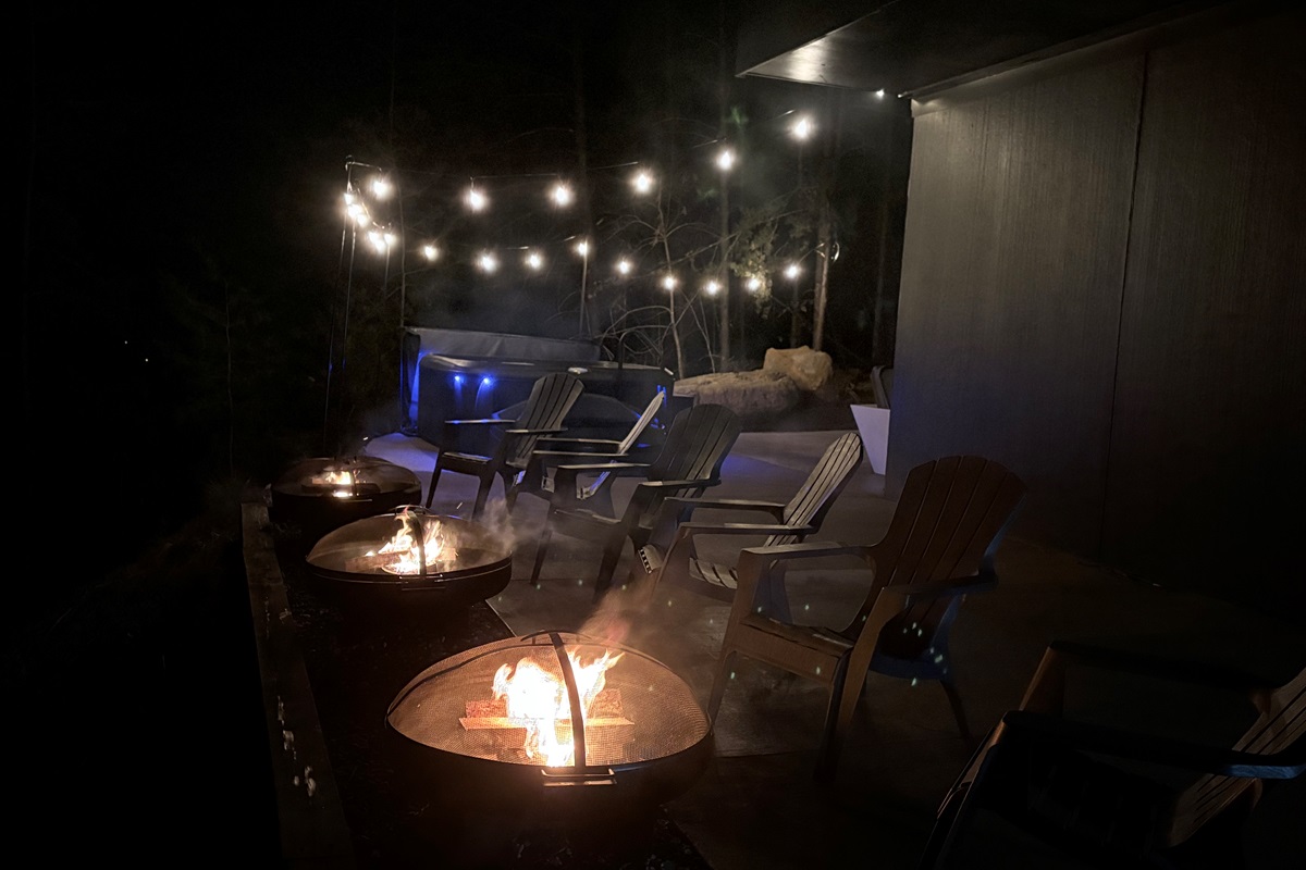 Fire Pit @ Night - House Amenities
