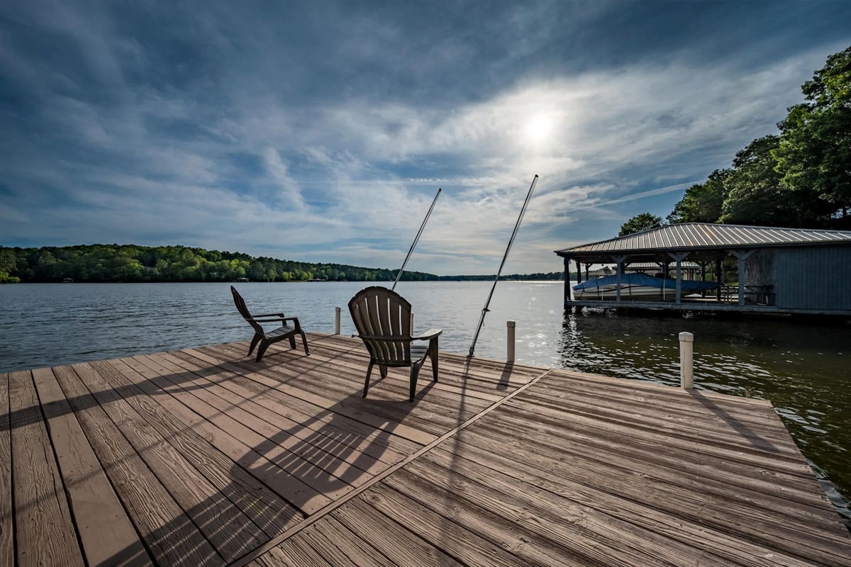 Sunset Oasis~ Lakefront | Private Dock | Screened Porch | Fire Pit | Pool Table | Large Deck