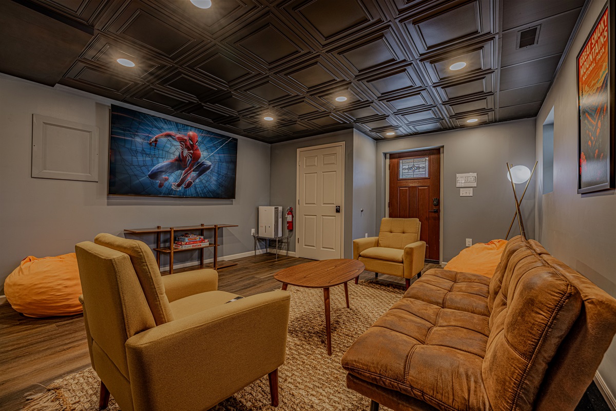 The perfect multi-use room! This bright, spacious area can be an extra hangout, a TV lounge, or even a flexible space for activities.