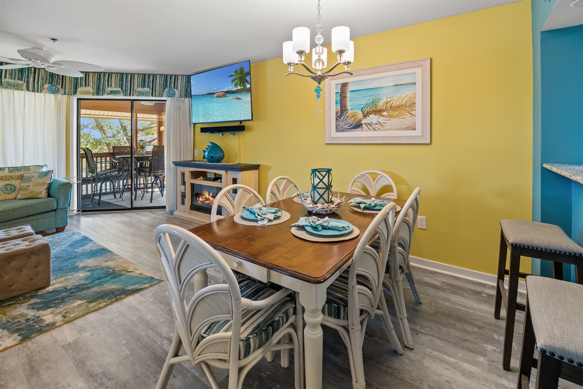 Dining w/ seating for 6, Plus Breakfast Bar