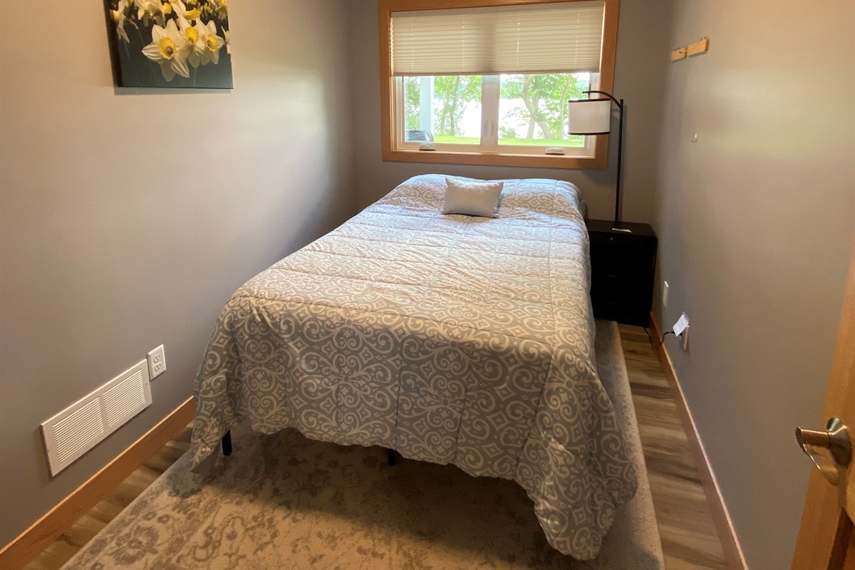 Queen bed 