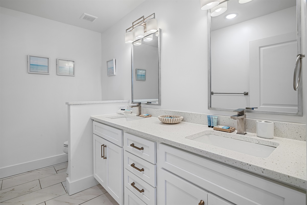 Upper Level King ensuite Bath
