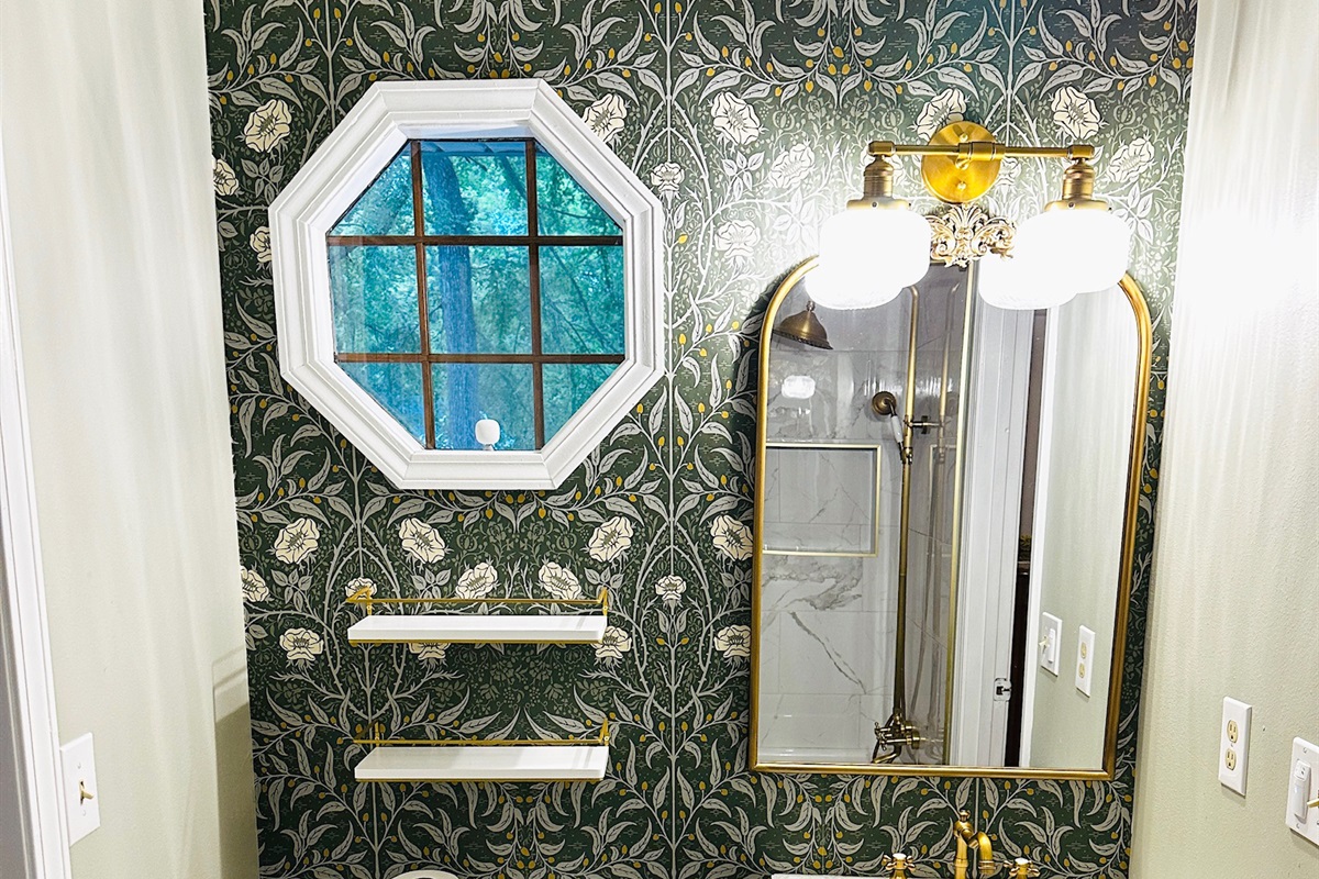 Shareable Jack & Jill Bathroom