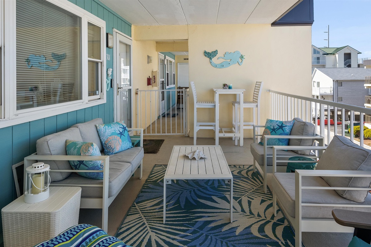 The corner location provides breezes in the hot summer.