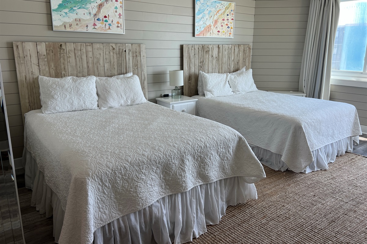 Queen beds with comfortable mattresses