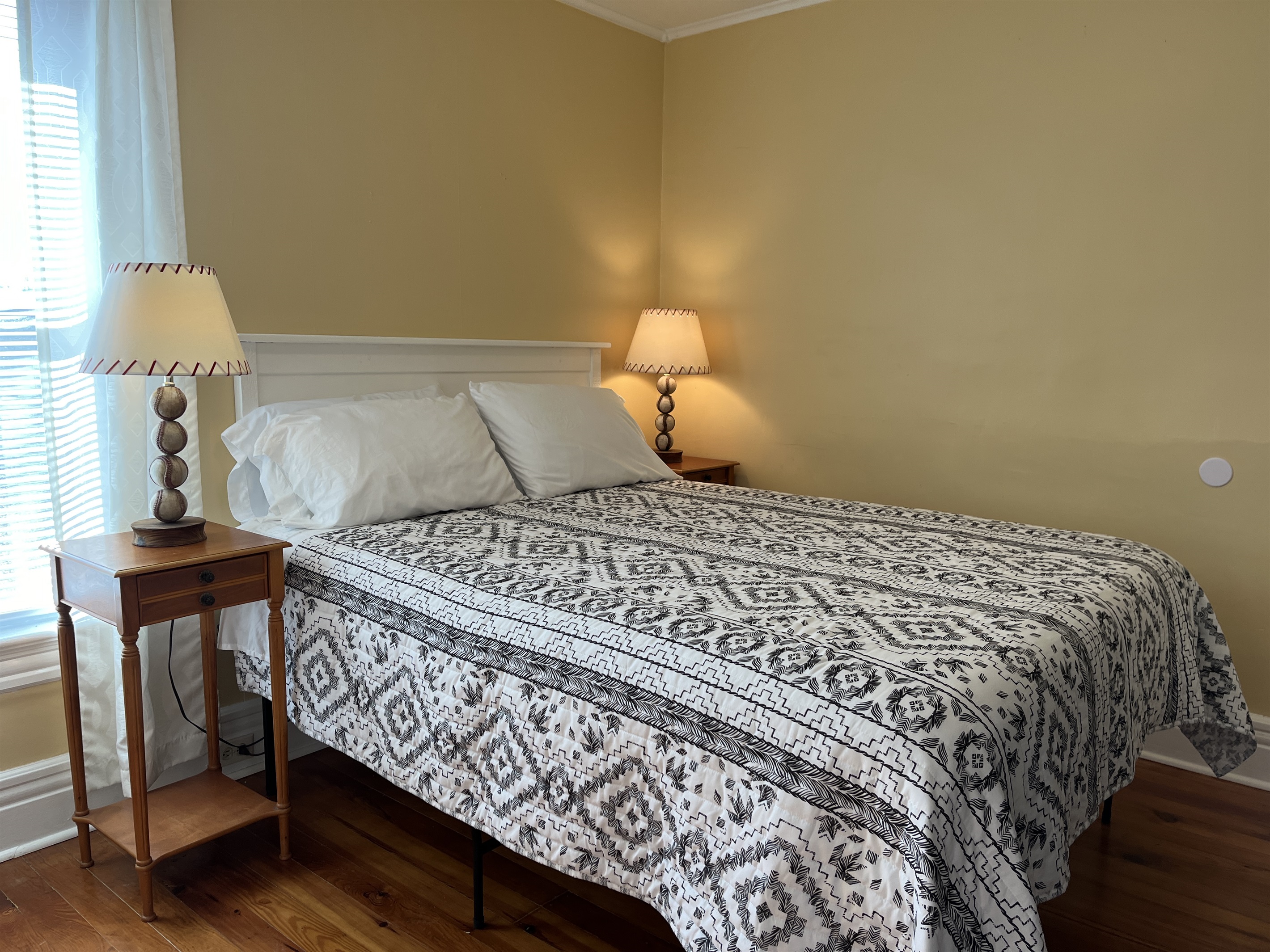 Cooperstown Cottage queen bedroom #2.