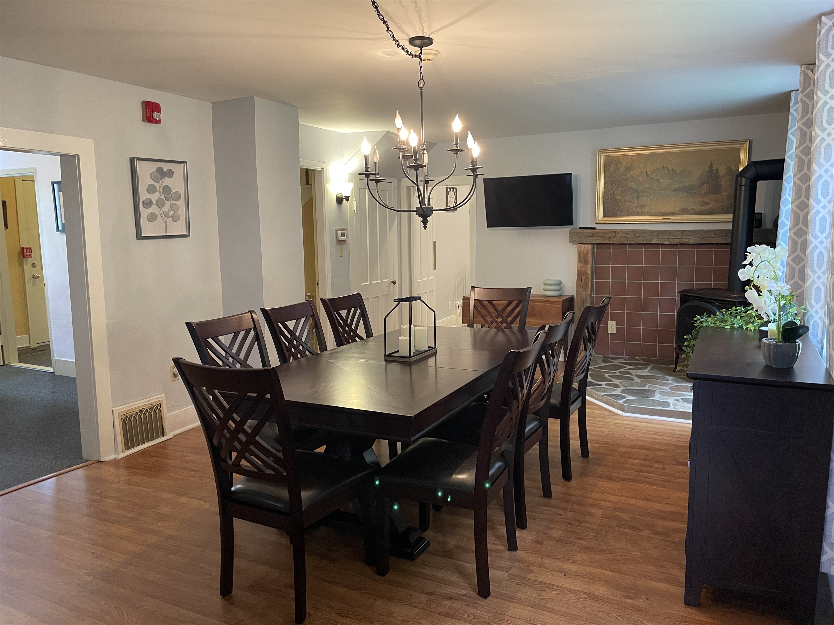 Dining room into  kitchen