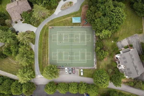 Seven Devils Black Bear Family Park is in walking distance! Play pickleball, tennis, or basketball on the courts, enjoy the children's playground, or have a picnic under the picnic shelters!
