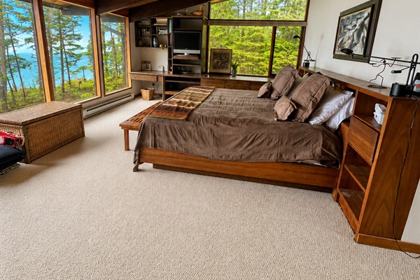 Master King with Lakeviews