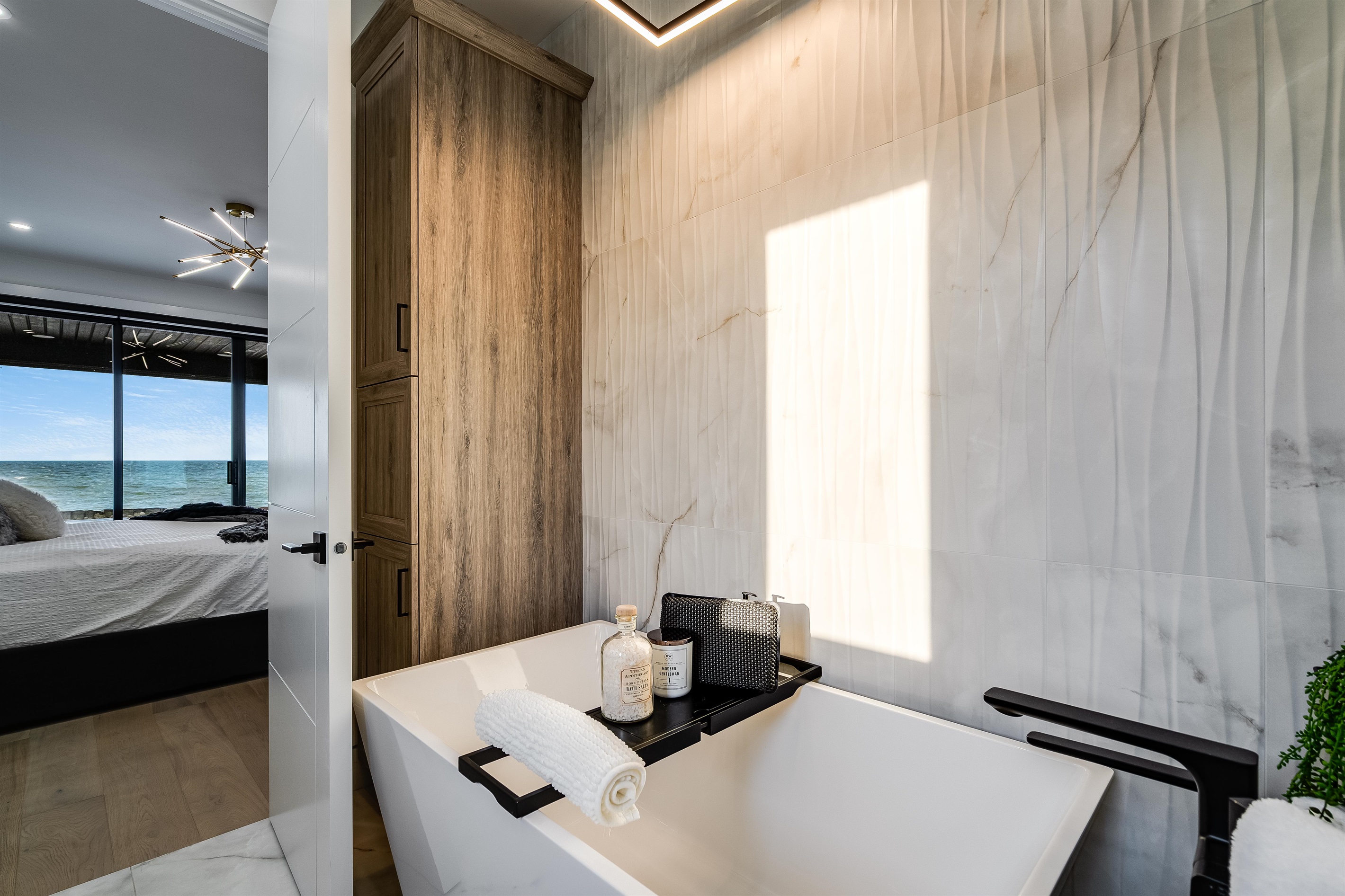 Soaker Tub, in full bathroom.