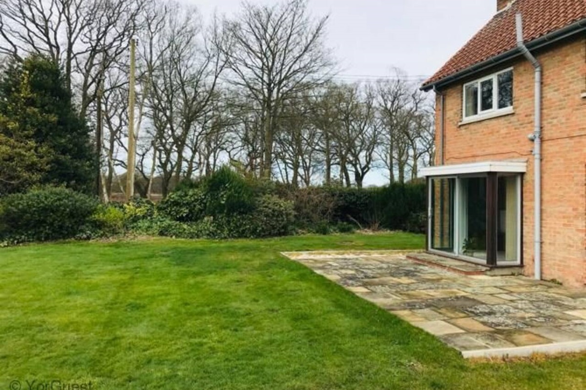 Beautiful large garden
