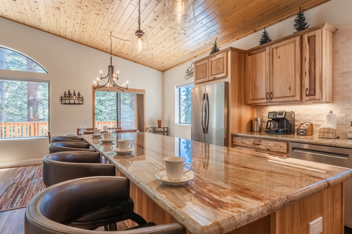 Large island in the chef's kitchen