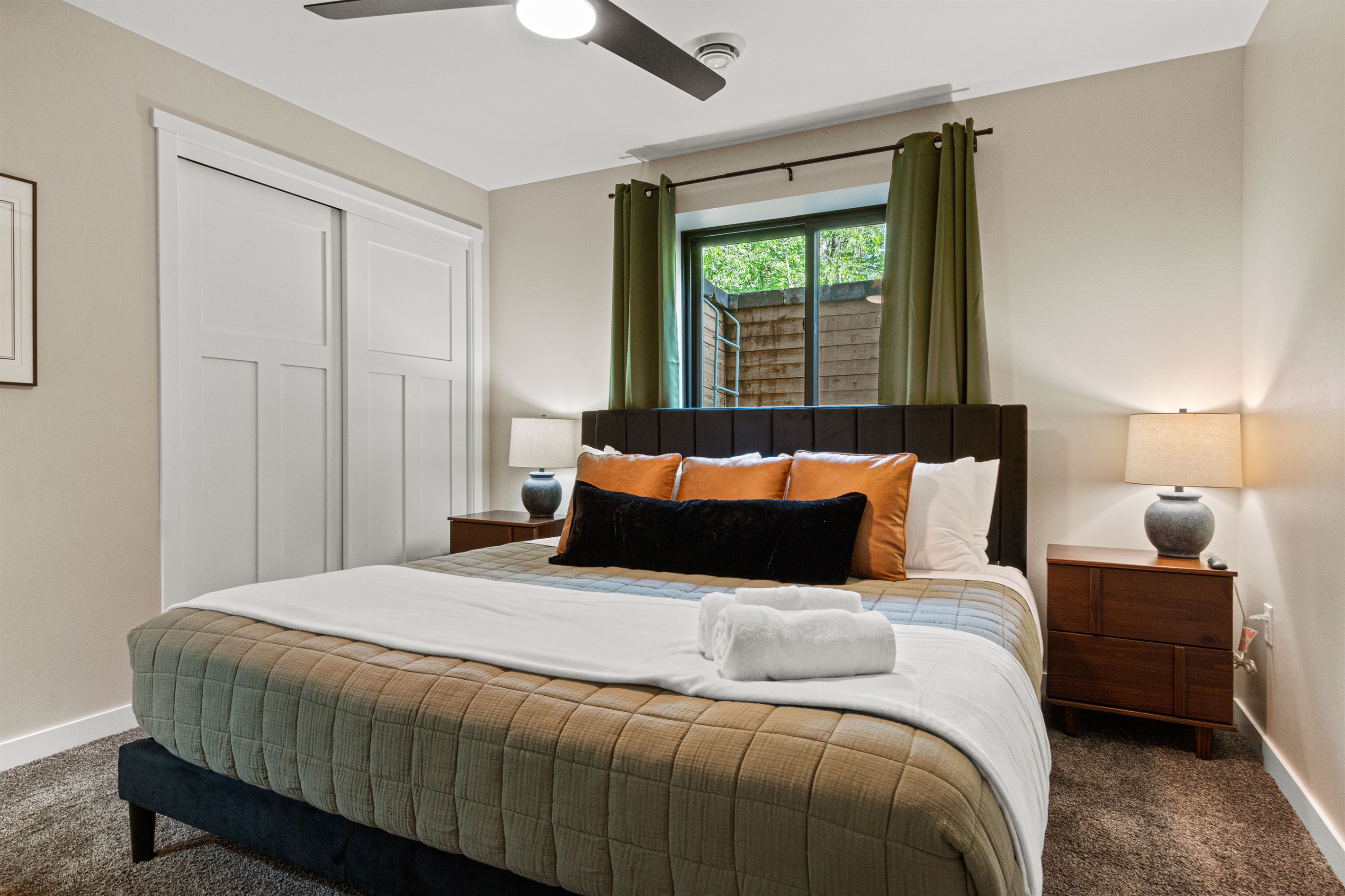 Bedroom 4 - King bed