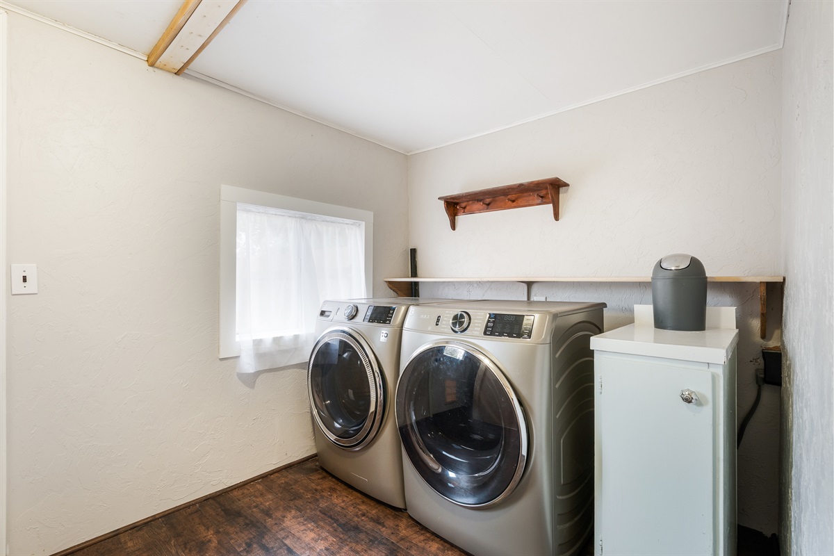Washroom with washer and dryer