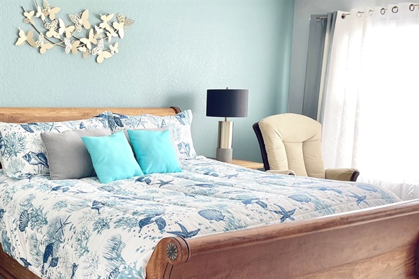 Primary owner’s suite with King Bed, full sized crib and master bathroom