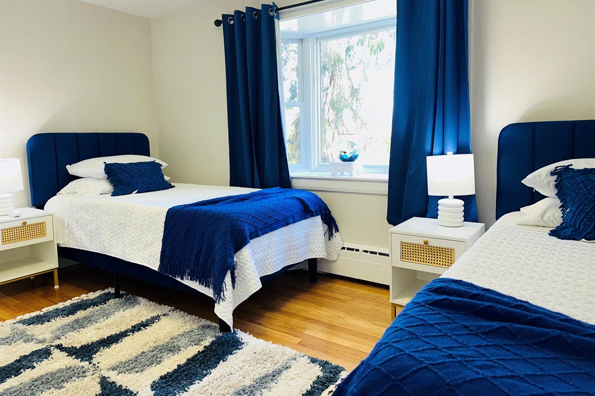 3 bedrooms sleeps 6 guests with 2 queen beds and 2 twin beds.