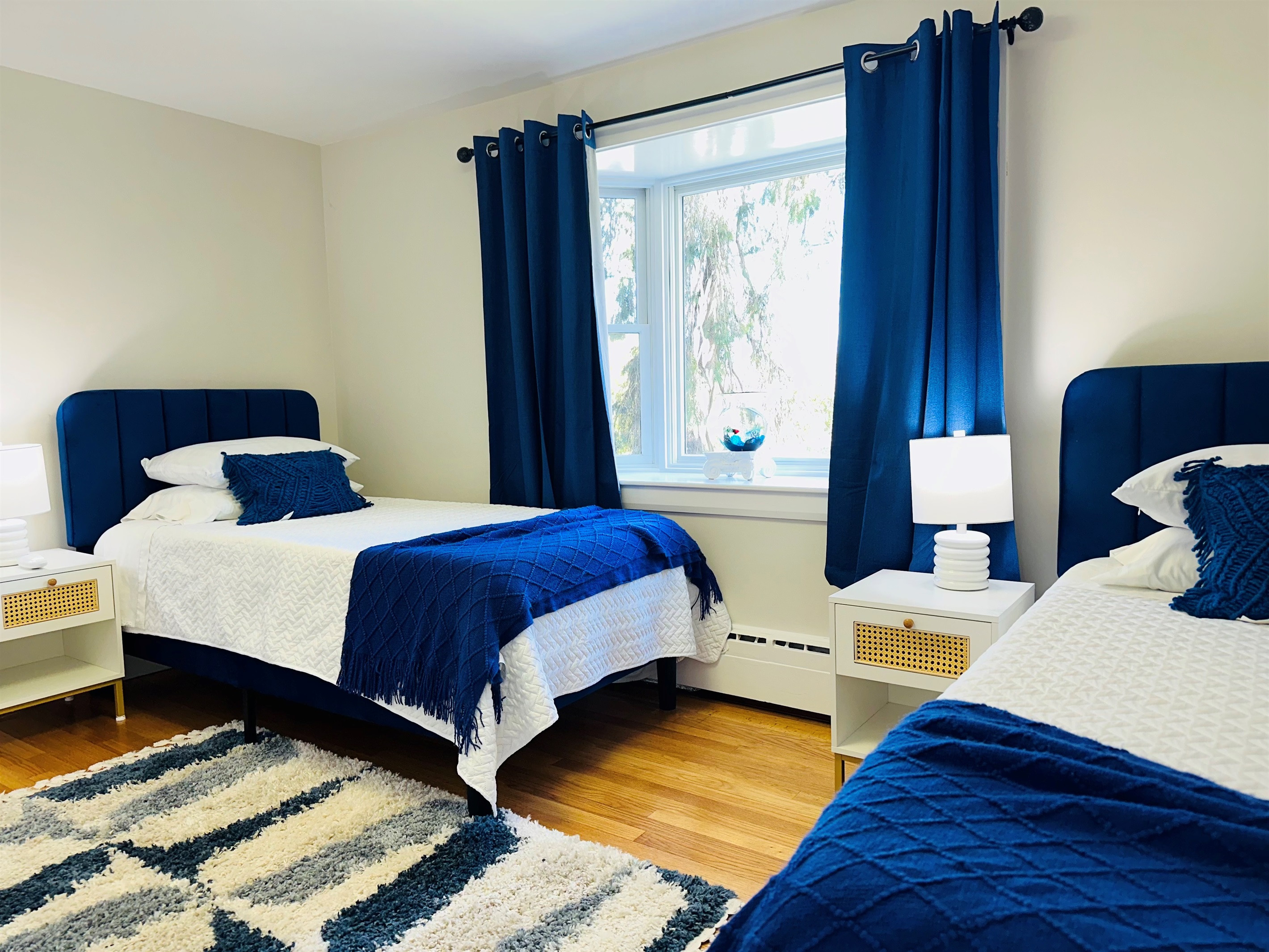 3 bedrooms sleeps 6 guests with 2 queen beds and 2 twin beds.