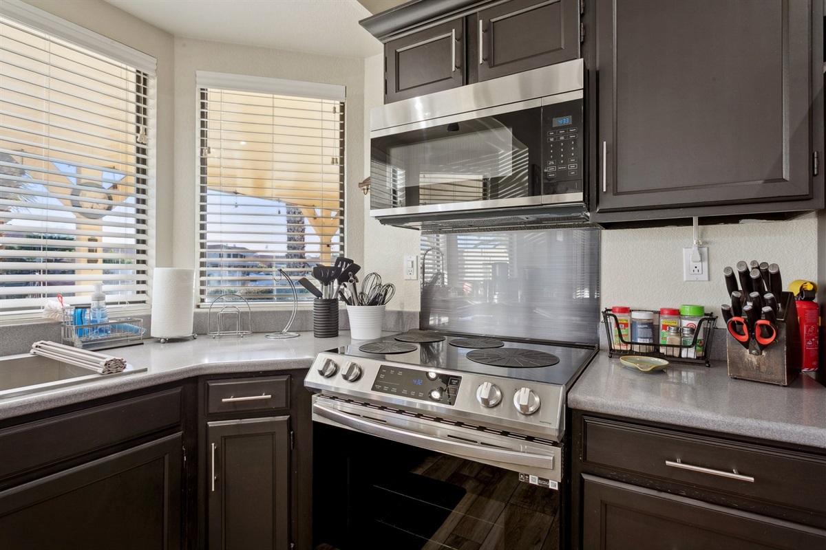 Lakefront Oasis w/ Pool & Hot Tub · Garden Lakes | 3 Bed 2 Bath — Lakefront Oasis w/ Pool & Hot Tub | 3b • 2bth, Avondale, Arizona — photo 19
