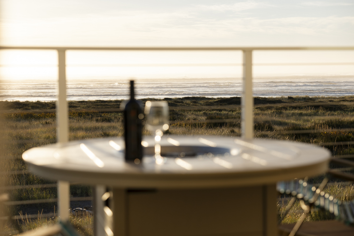 {Ocean-View Fire Pit} Pour a glass of wine and gather around the fire as the sun sinks into the Pacific — one of our favorite ways to end the day at Indigo.