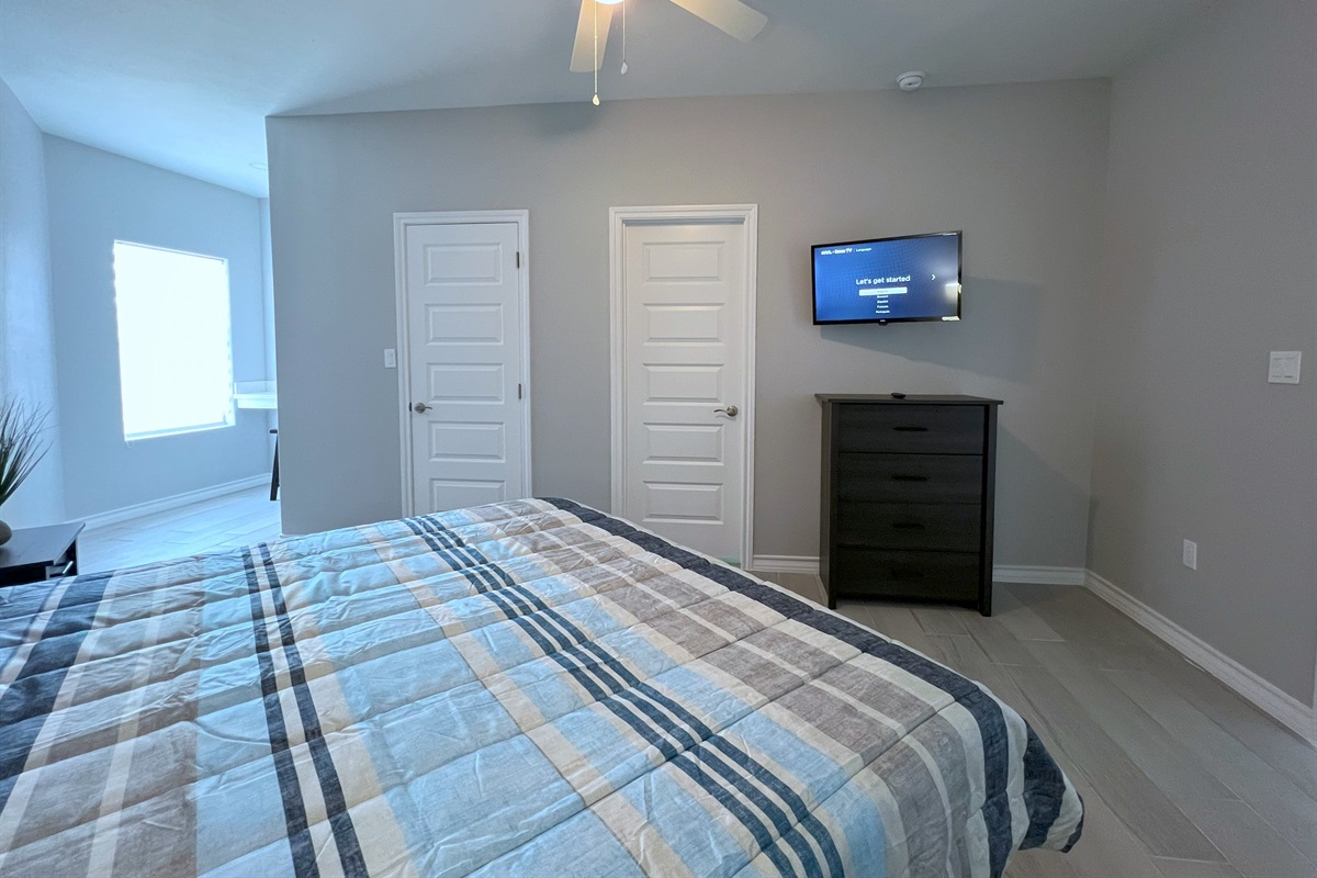 Primary Bedroom - King Bed w/ Smat RokuTV
