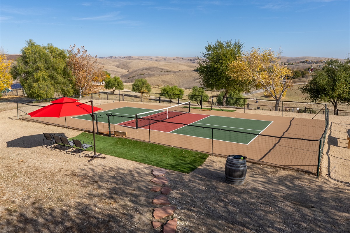 Play pickleball on your own private state-of-the-art courts at Casa DeVine!