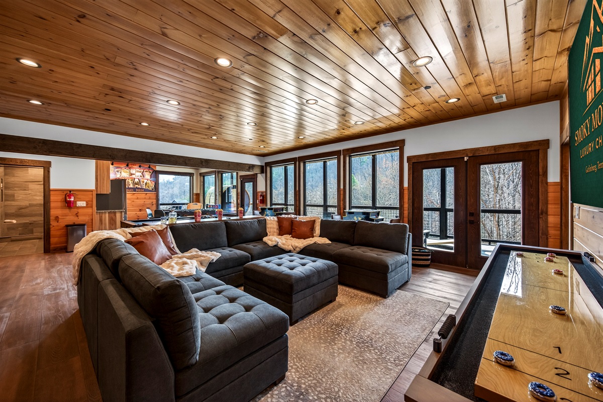 The perfect hangout after a day exploring the Smokies. Watch movies or the big game on the massive 100-inch TV, relax on the plush sectional, or grab a drink at the bar-top seating. Enjoy hours of fun with pool, shuffleboard, foosball, and classic arcade t