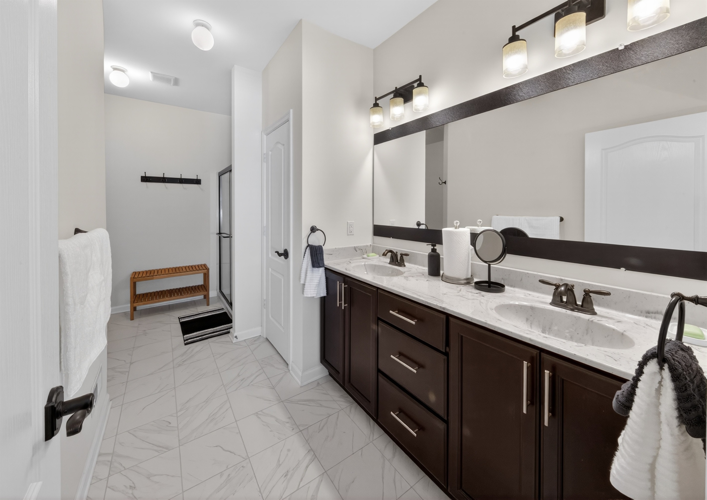 Double vanity, full set of linens, hair dryer