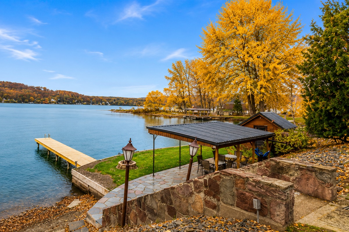 Lakeside canopy with outdoor dining area