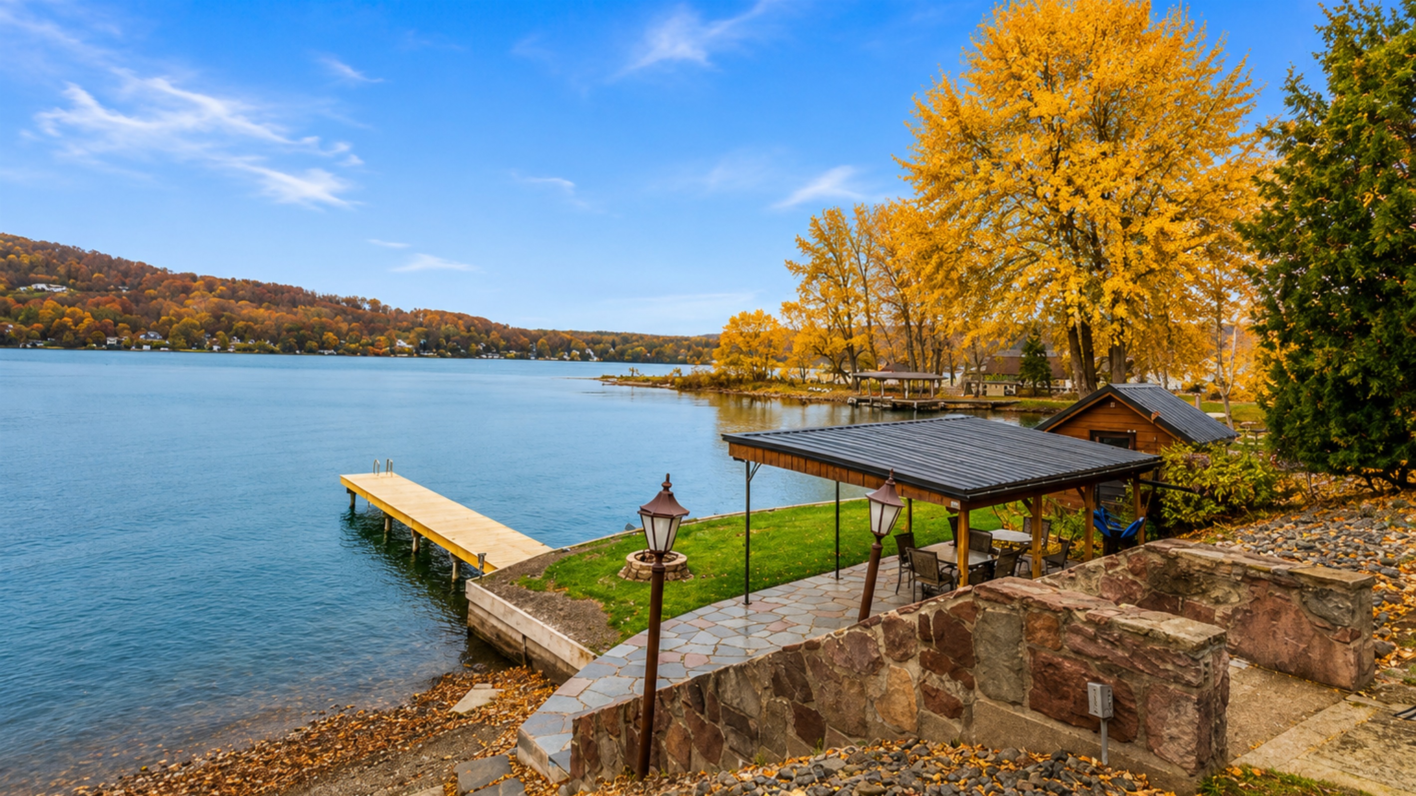 Lakeside canopy with outdoor dining area
