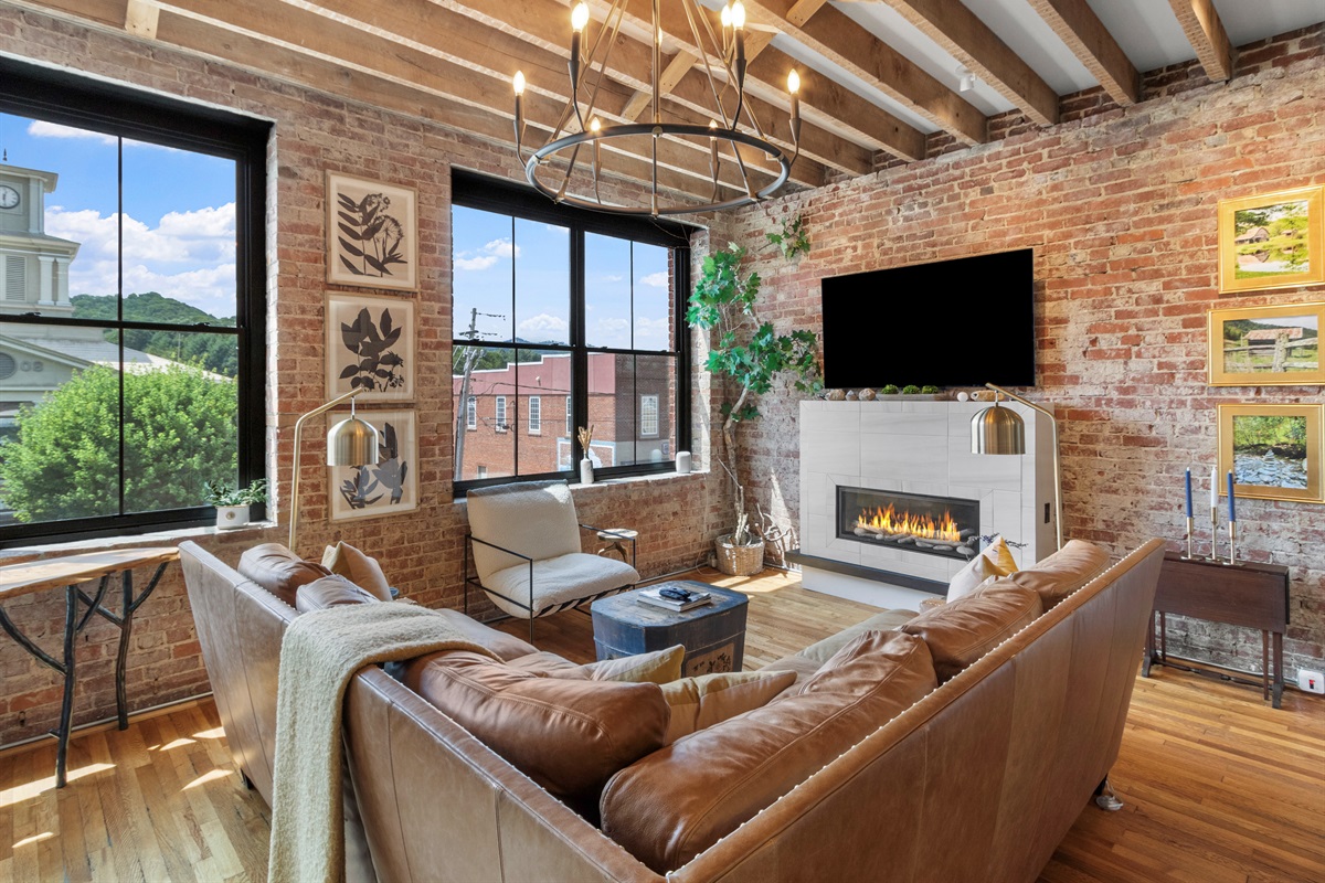 Downtown Condo- Elevator access