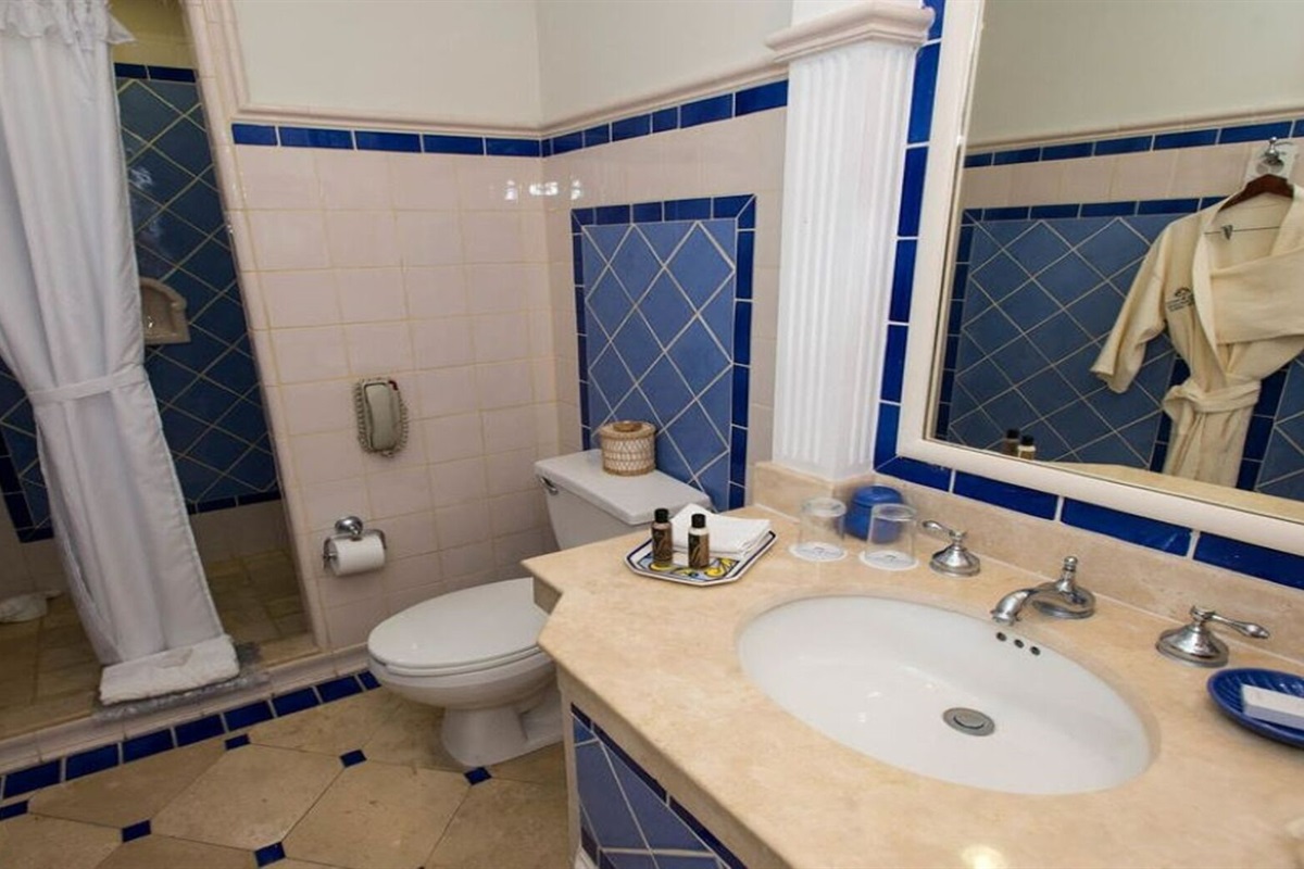 Owner Master Suite at Pueblo Bonito Emerald Bay, Vacation Travel Exclusives