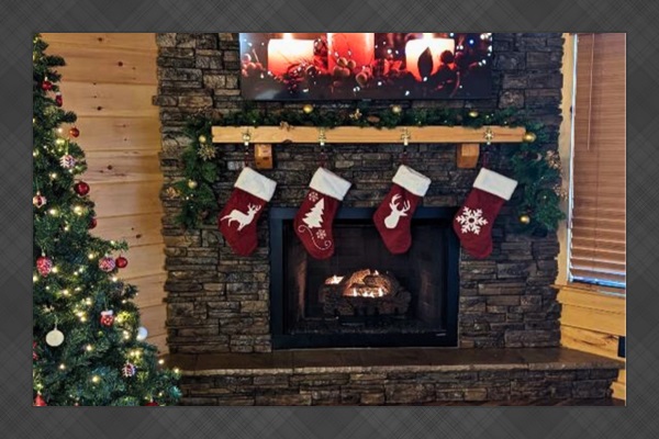 Beautifully decorated for the holidays - living room