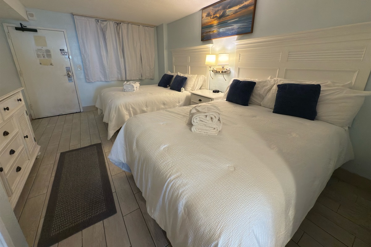 Bedroom with 2 Queen beds