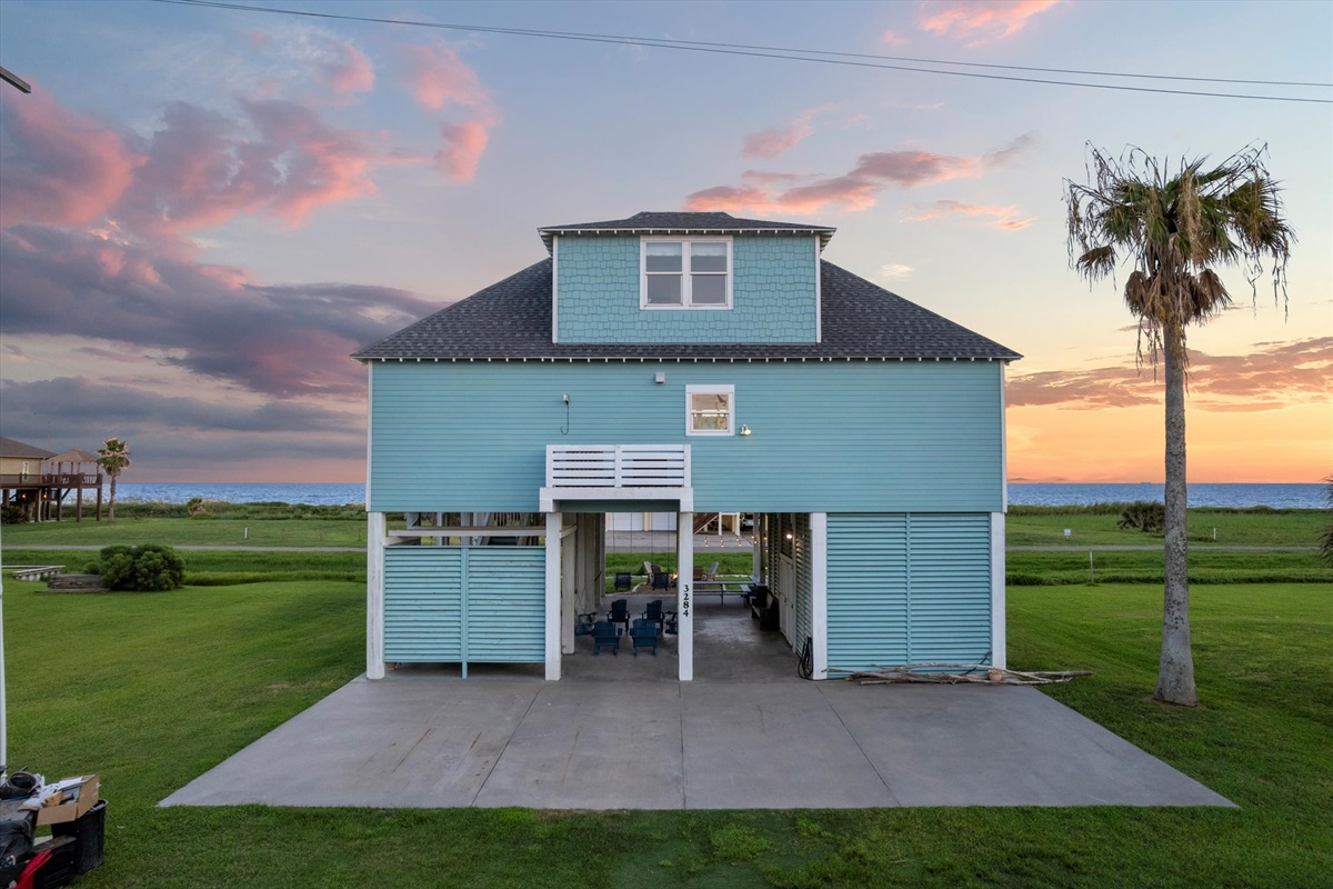 998649ae30044ed4aa9df2e37d239b80 Large | Beachhouse | Texas | TX | Vacation Homes | Galveston | Crystal Beach | Kokomo | Breezy Days | Beachfront Elegance | Sunrise Serenity | Southern Sands Property Management, LLC