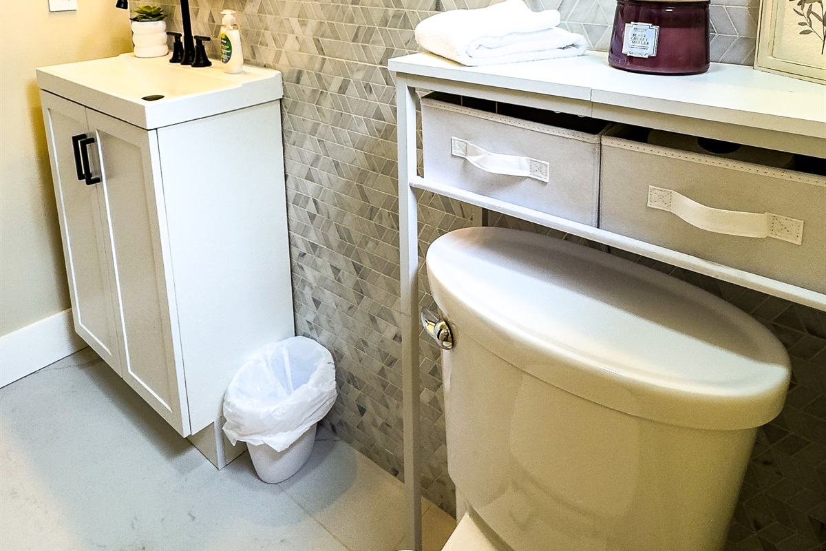 1/2 Bath Downstairs