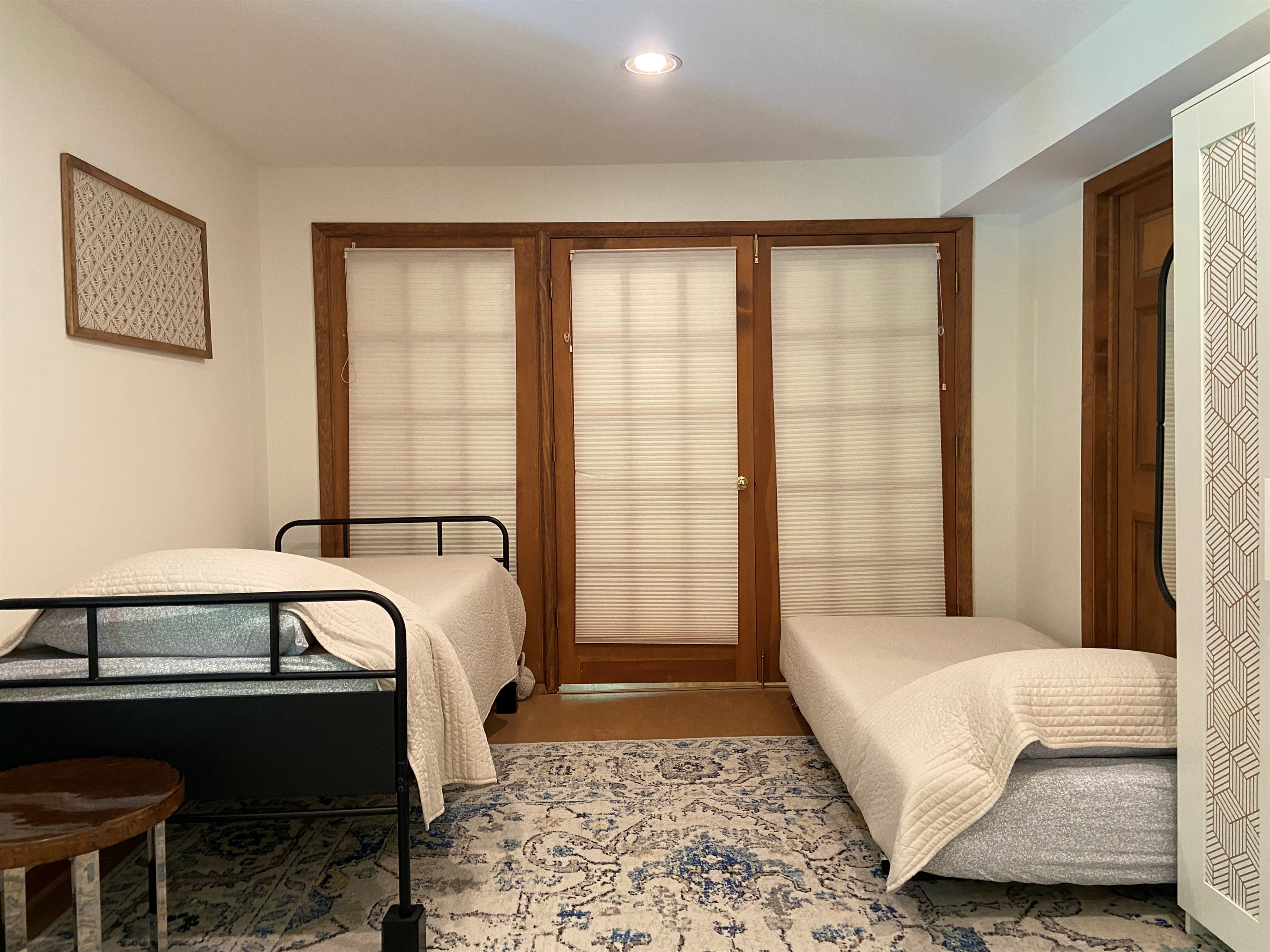 When there are four guests, we will set up the twin trundle mattress for you
