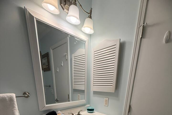 Bathroom mirror and closet
