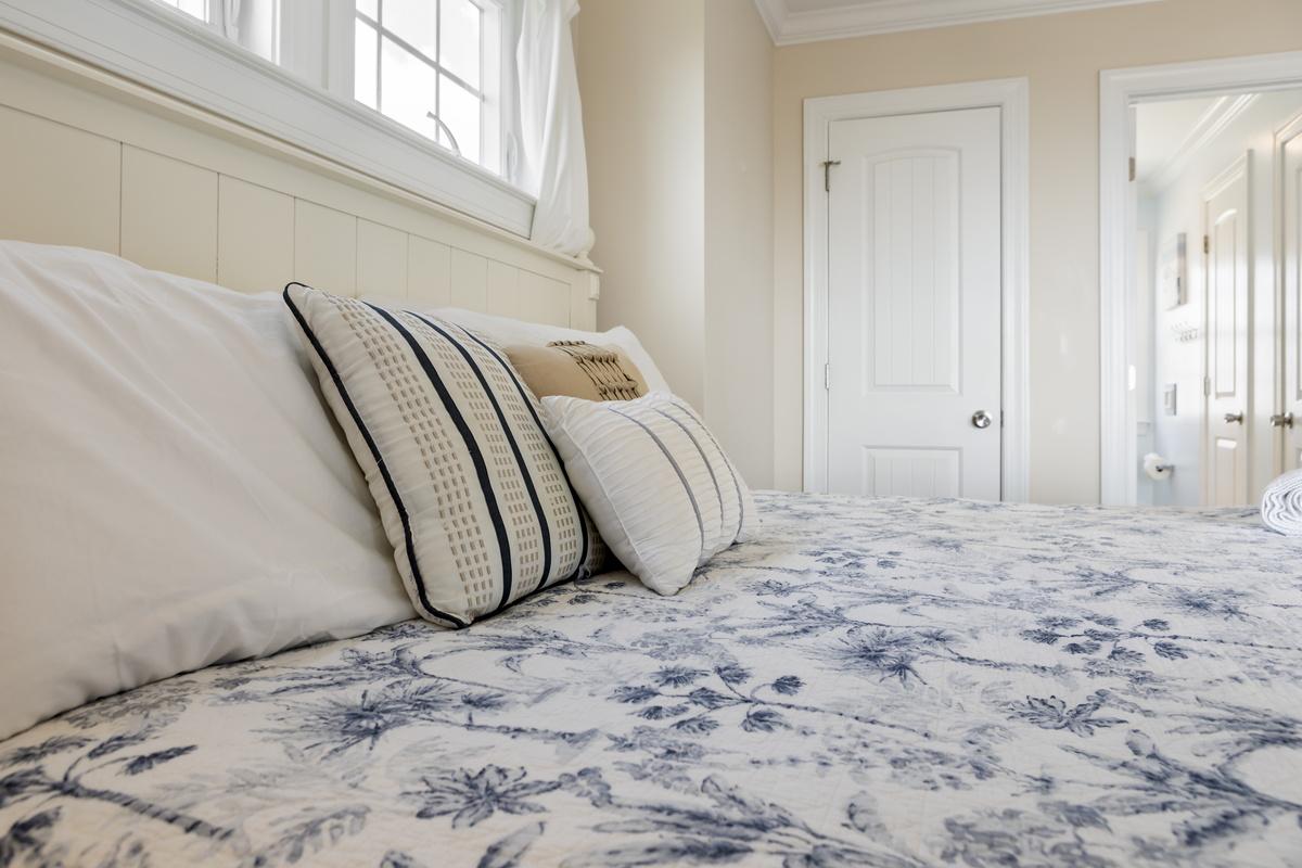Bed & bath linens provided