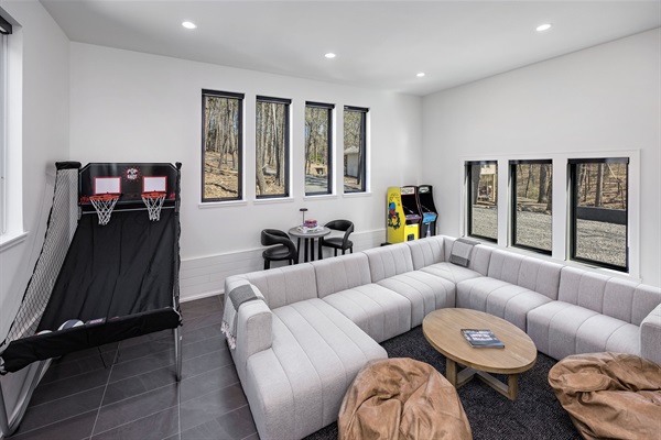 Lounge, laugh, and unwind in this expansive entertainment space with arcade machines, games, and room for the whole crew. 
