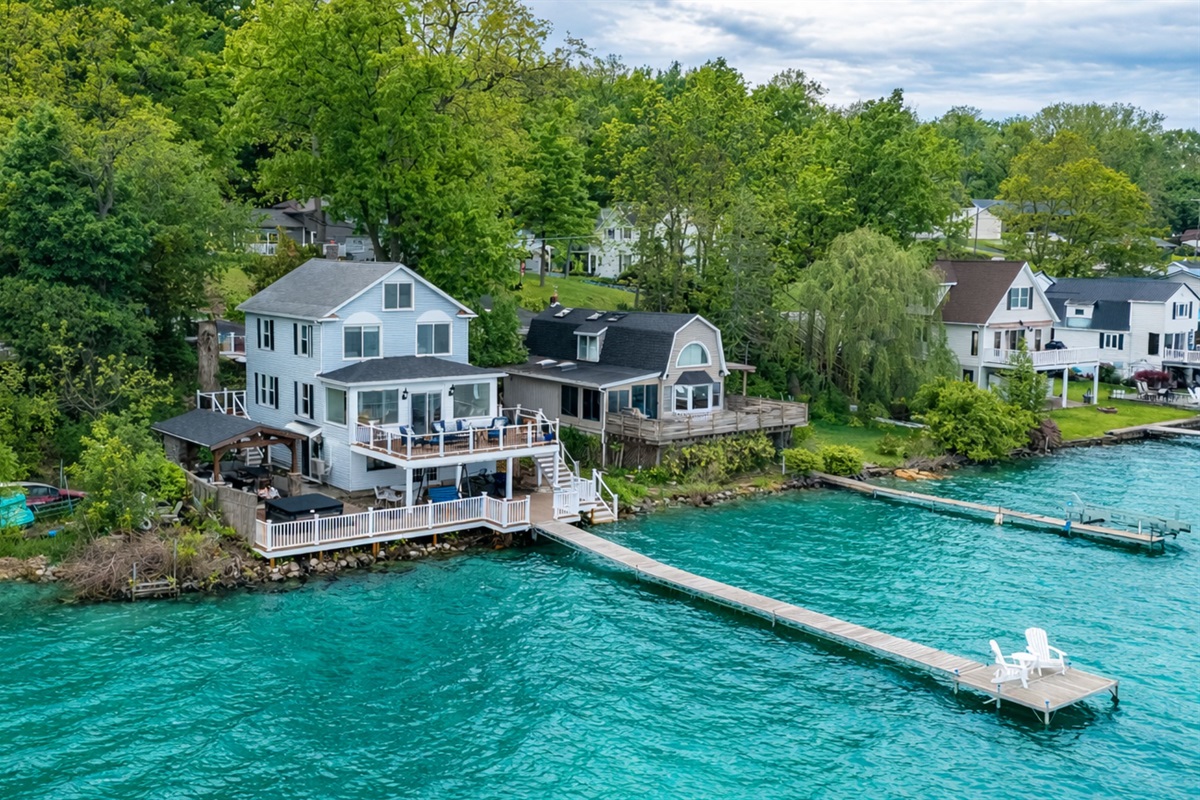 Stunning lakefront home with multi-level decks and a private dock—perfect for sunrise coffees and sunset cocktails 🌅🏡🚤