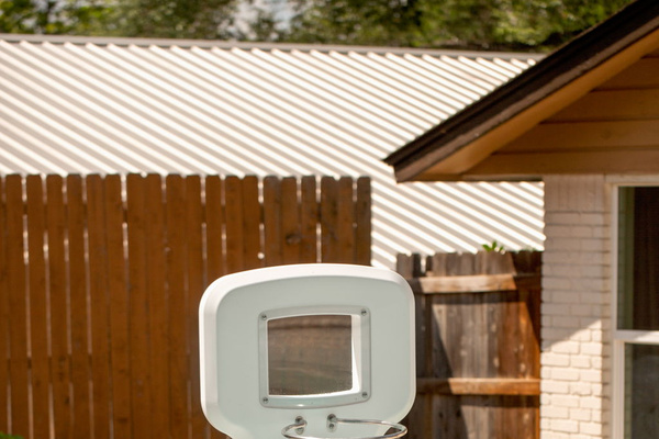 Make a splash with the poolside basketball hoop—perfect for friendly games and family fun.