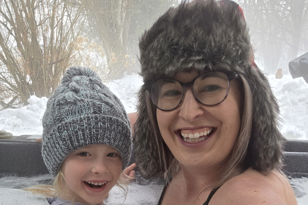 Family time looks a little better from the hot tub. A cozy way to enjoy Crowe River Retreat together, even in the middle of winter.