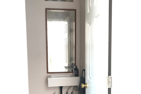  Main-level half bath with fresh cotton towels