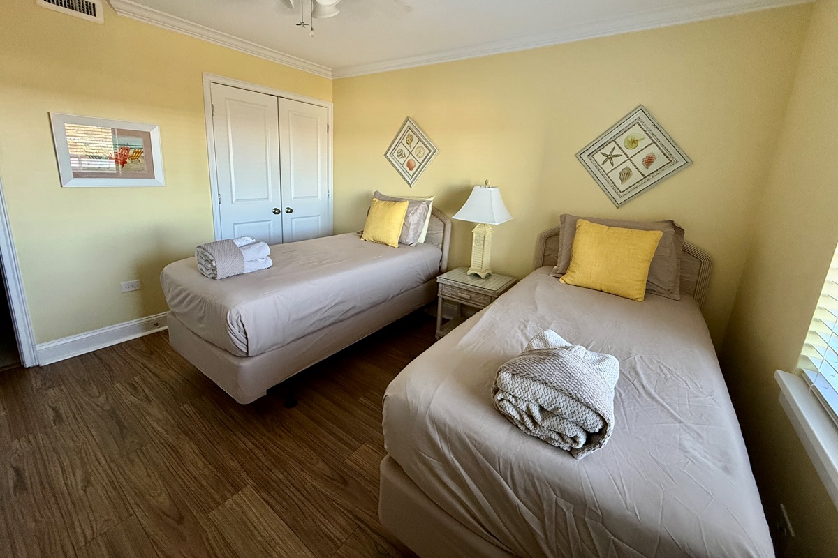 Two Twin Beds & En Suite Bath