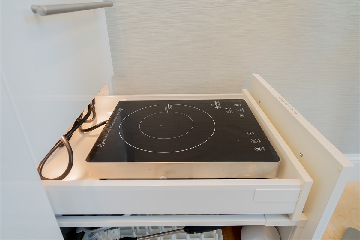 Portable cook top in drawer.
