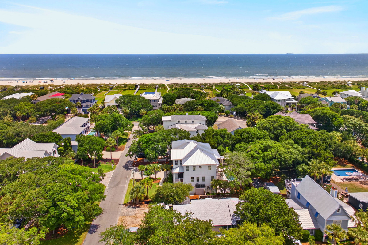 proximity to beach, 3 minute walk | Palms Paradise | 3 29th Ave Isle of Palms, SC | IOP Escapes
